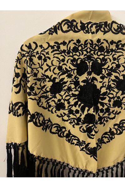 Mantoncillo de flamenca ANDALUCÍA bicolor vainilla/negro,  borlones