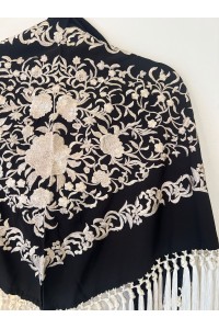 Mantoncillo de flamenca ANDALUCÍA bicolor negro/blanco roto  borlones