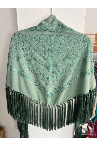 Mantoncillo de flamenca ANDALUCÍA verde jabonoso, fleco verde oscuro